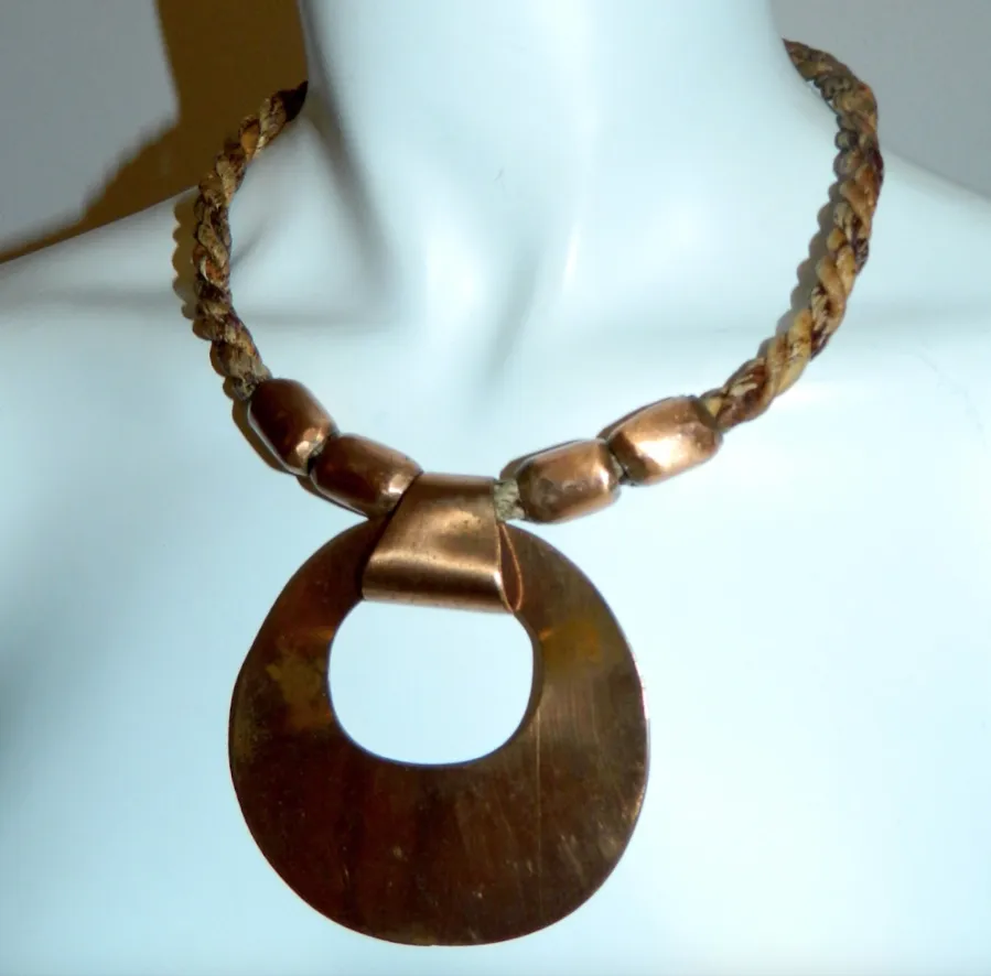 Brutalist vintage 1970s copper pendant necklace / woven rope choker