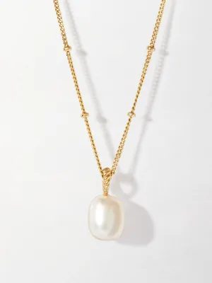 Marine pearl necklace