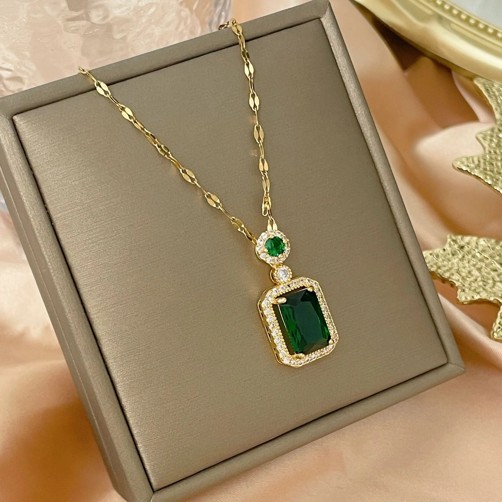 Retro green red zircon necklace geometric square